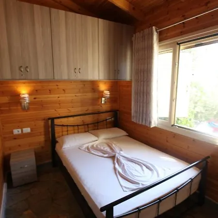 Holiday Wood House فيلة *