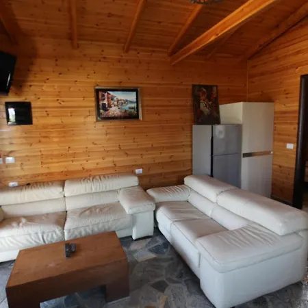 Holiday Wood House فيلة كساميل