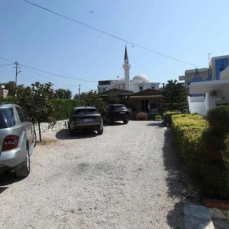 Holiday Wood House فيلة كساميل